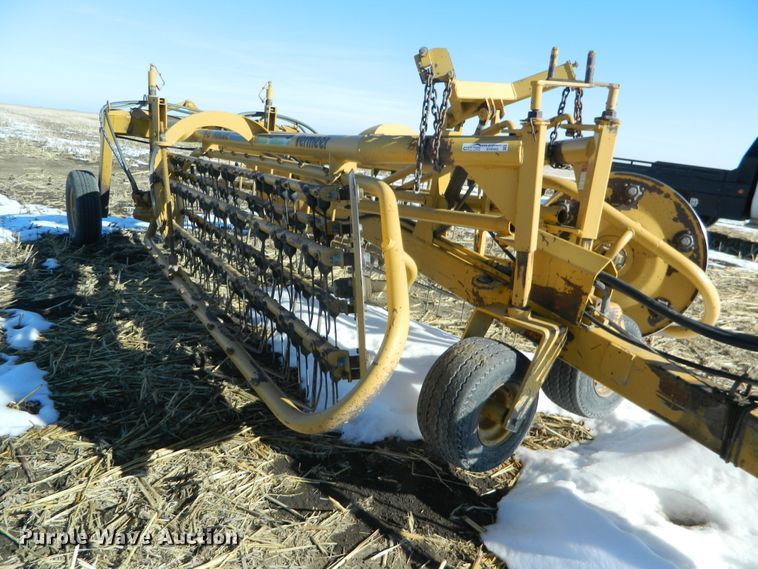 image for item EH9482 Vermeer R23 hay rake