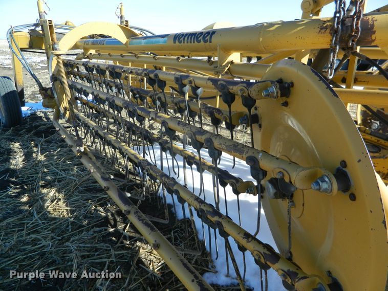 image for item EH9482 Vermeer R23 hay rake