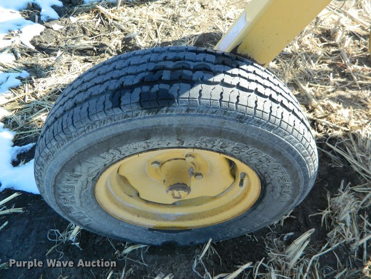 image for item EH9482 Vermeer R23 hay rake