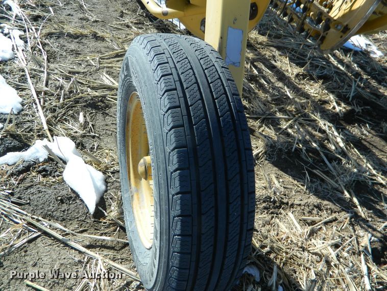 image for item EH9482 Vermeer R23 hay rake