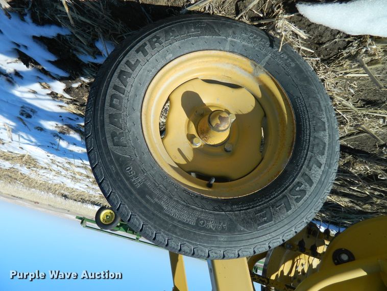 image for item EH9482 Vermeer R23 hay rake