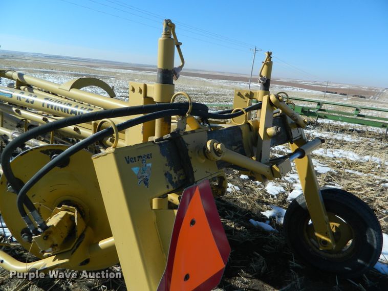 image for item EH9482 Vermeer R23 hay rake