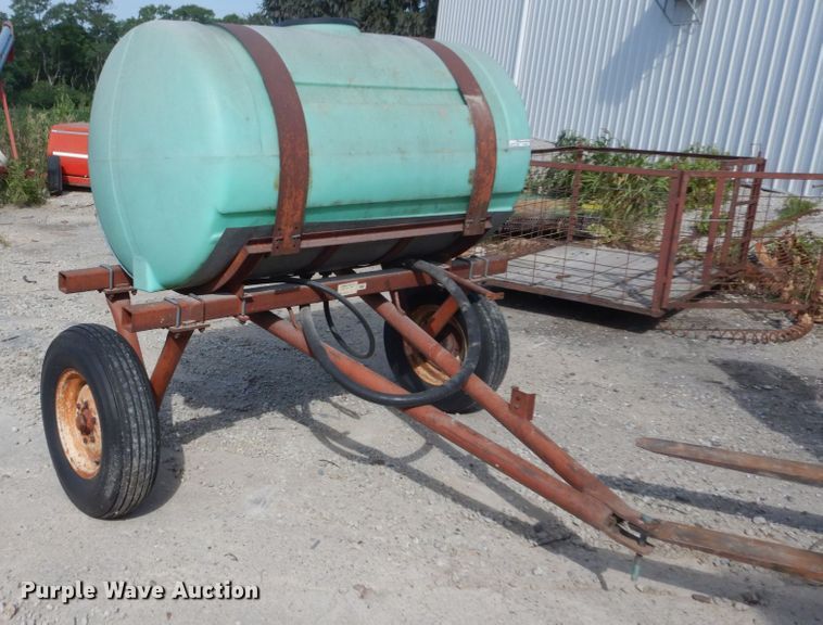 image for item FT9001 300 gallon poly nurse tank