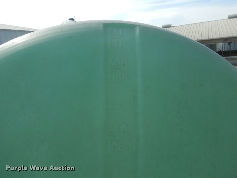 image for item FT9001 300 gallon poly nurse tank
