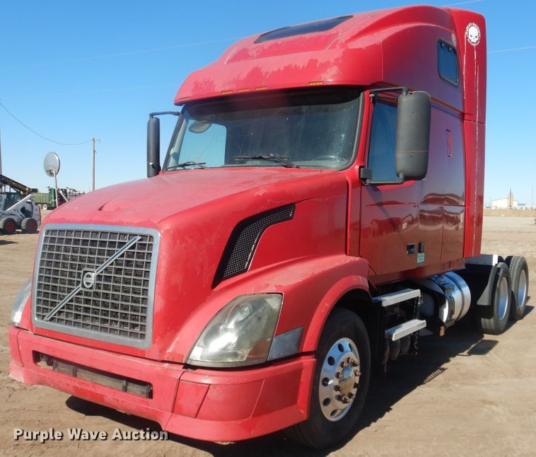 image for item HL9570 2005 Volvo VNL  semi truck