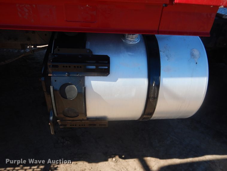 image for item HL9570 2005 Volvo VNL  semi truck