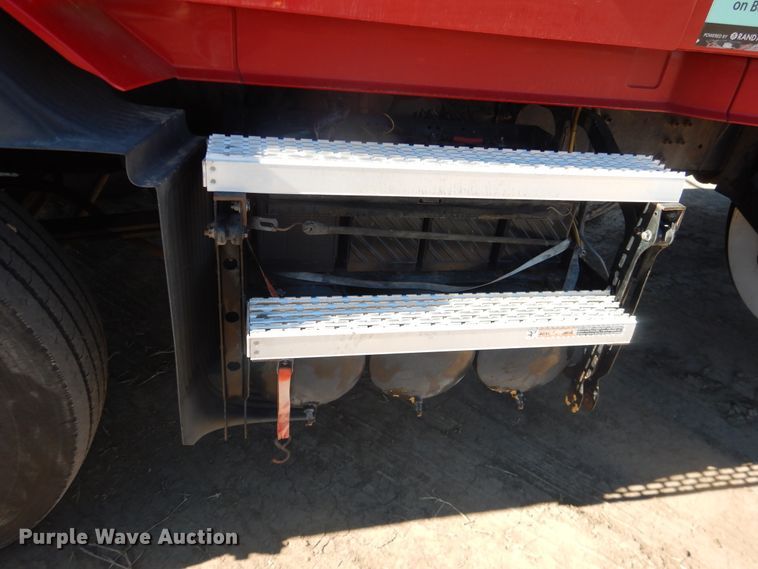 image for item HL9570 2005 Volvo VNL  semi truck