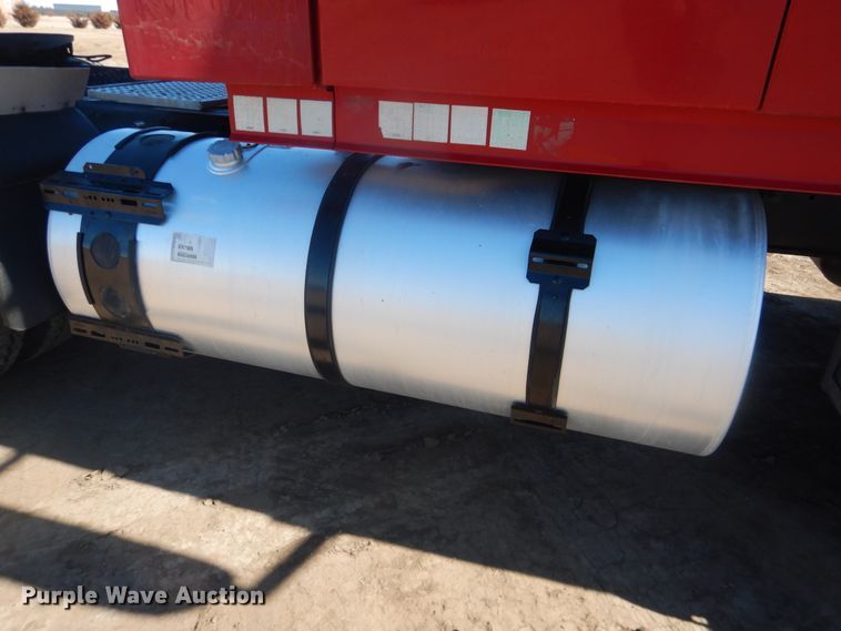 image for item HL9570 2005 Volvo VNL  semi truck