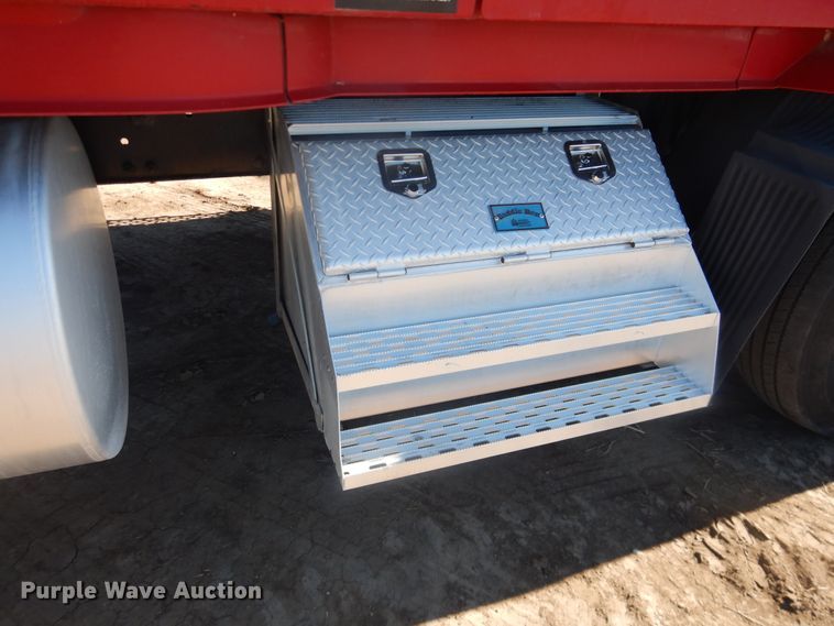 image for item HL9570 2005 Volvo VNL  semi truck