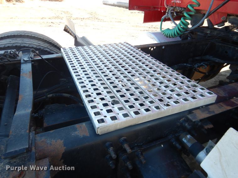 image for item HL9570 2005 Volvo VNL  semi truck