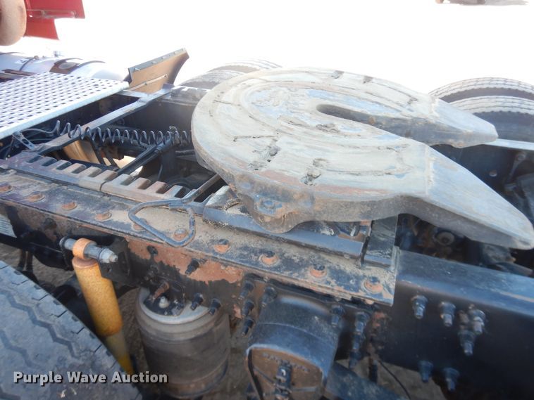 image for item HL9570 2005 Volvo VNL  semi truck