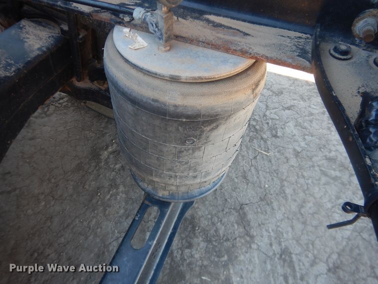 image for item HL9570 2005 Volvo VNL  semi truck