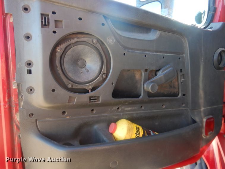 image for item HL9570 2005 Volvo VNL  semi truck