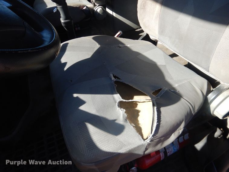 image for item HL9570 2005 Volvo VNL  semi truck