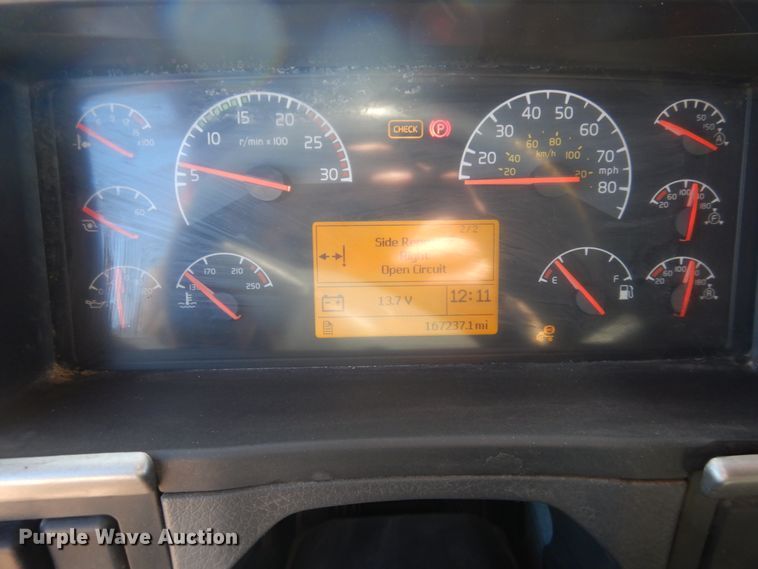 image for item HL9570 2005 Volvo VNL  semi truck