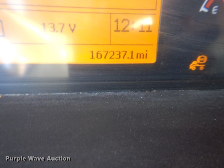 image for item HL9570 2005 Volvo VNL  semi truck