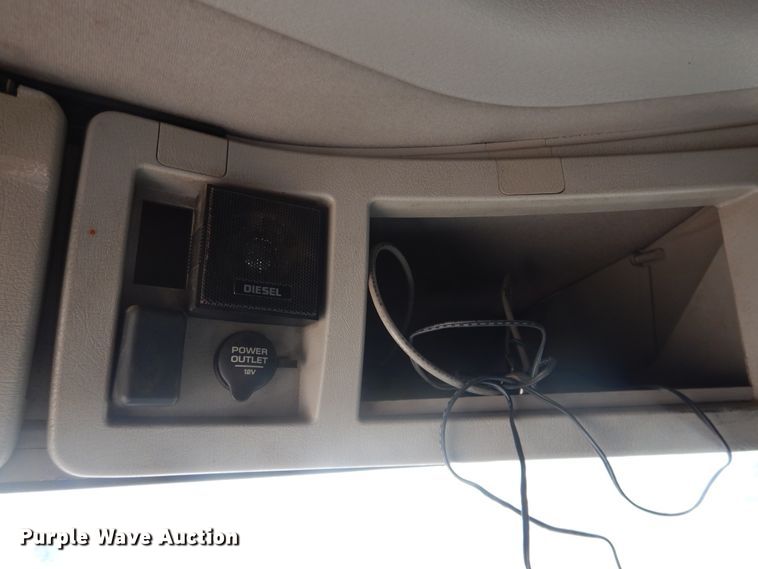 image for item HL9570 2005 Volvo VNL  semi truck