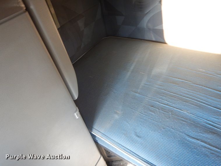 image for item HL9570 2005 Volvo VNL  semi truck