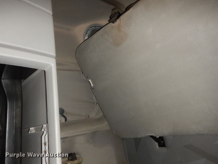 image for item HL9570 2005 Volvo VNL  semi truck