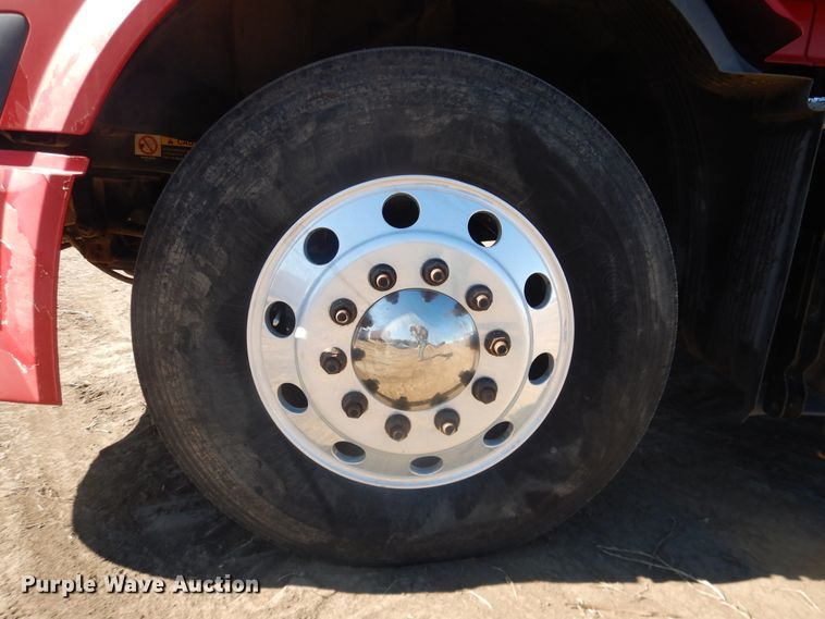 image for item HL9570 2005 Volvo VNL  semi truck