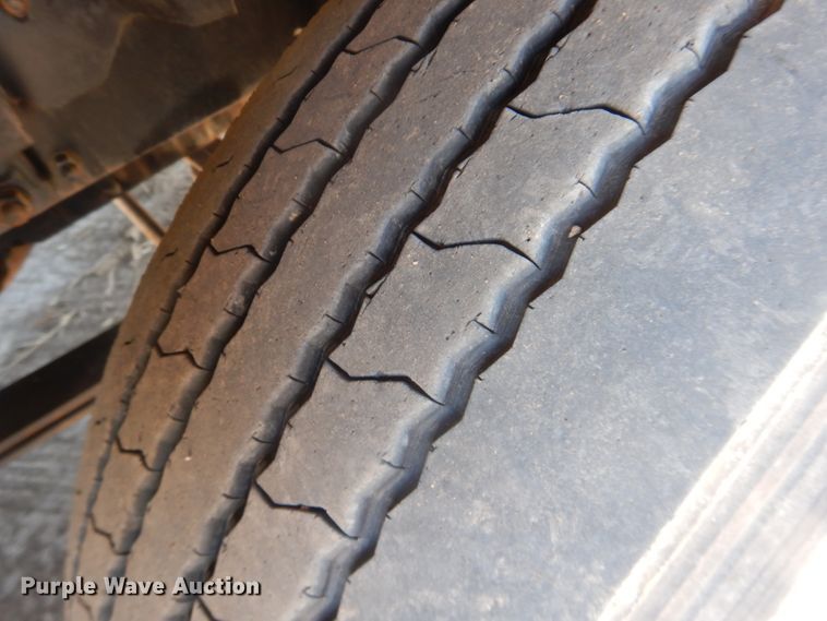 image for item HL9570 2005 Volvo VNL  semi truck