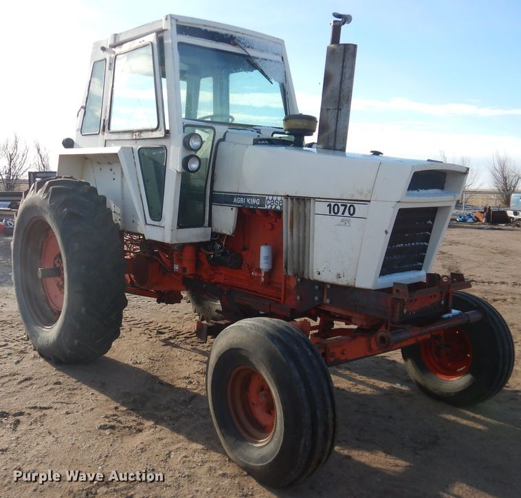 image for item HL9582 Case 1070  tractor
