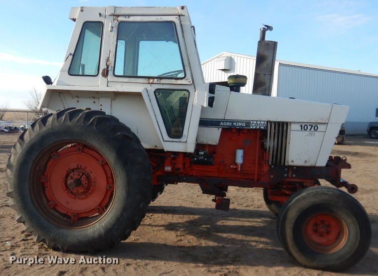 image for item HL9582 Case 1070  tractor