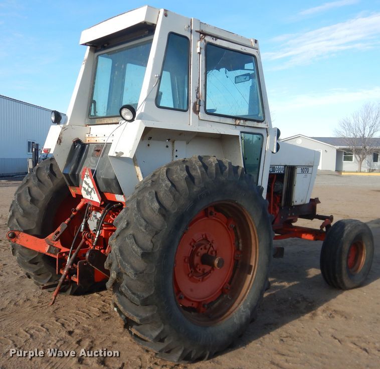 image for item HL9582 Case 1070  tractor