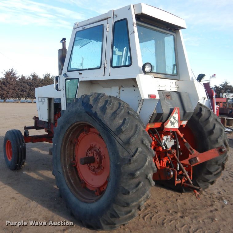 image for item HL9582 Case 1070  tractor