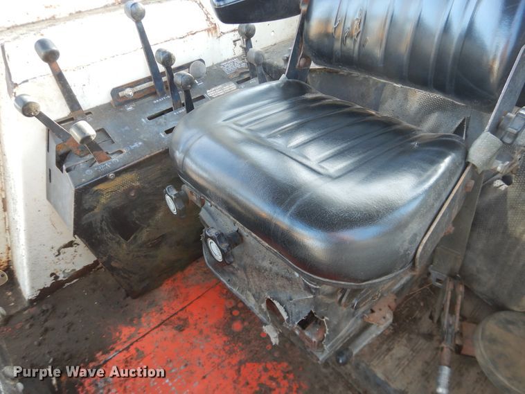 image for item HL9582 Case 1070  tractor