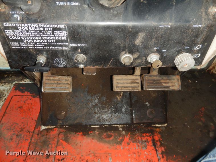 image for item HL9582 Case 1070  tractor