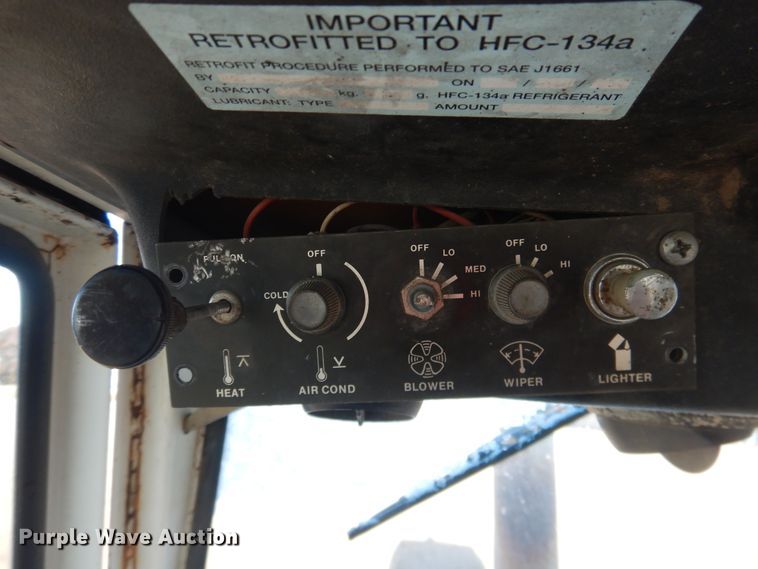 image for item HL9582 Case 1070  tractor