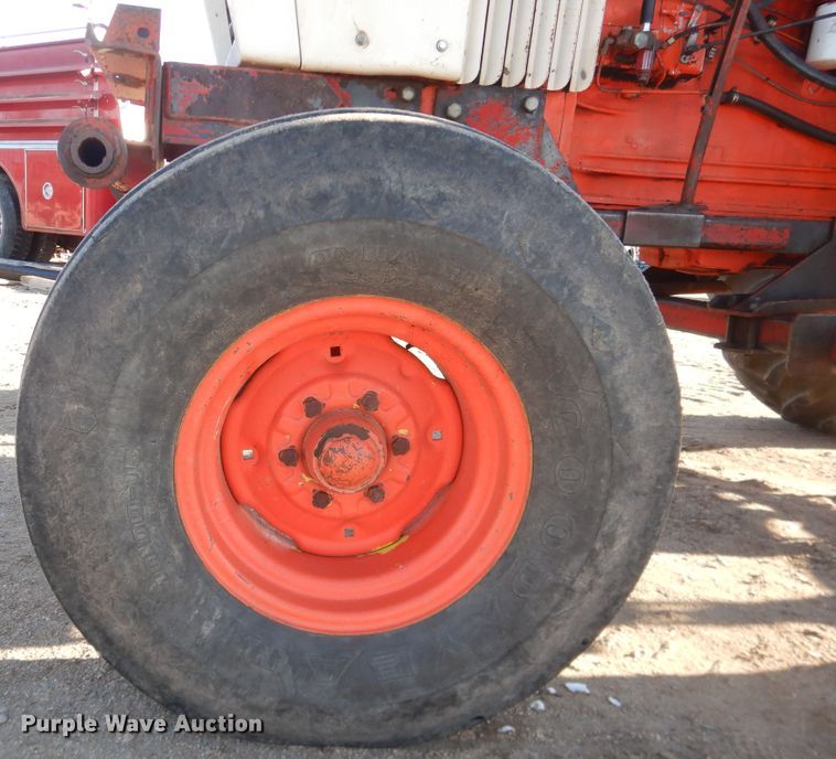 image for item HL9582 Case 1070  tractor