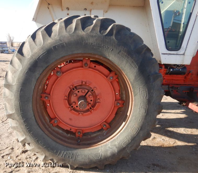 image for item HL9582 Case 1070  tractor