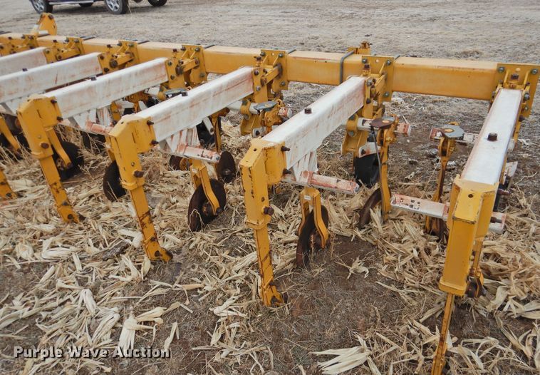 image for item HN9081 Buffalo 6300  row crop cultivator