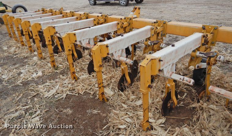 image for item HN9081 Buffalo 6300  row crop cultivator