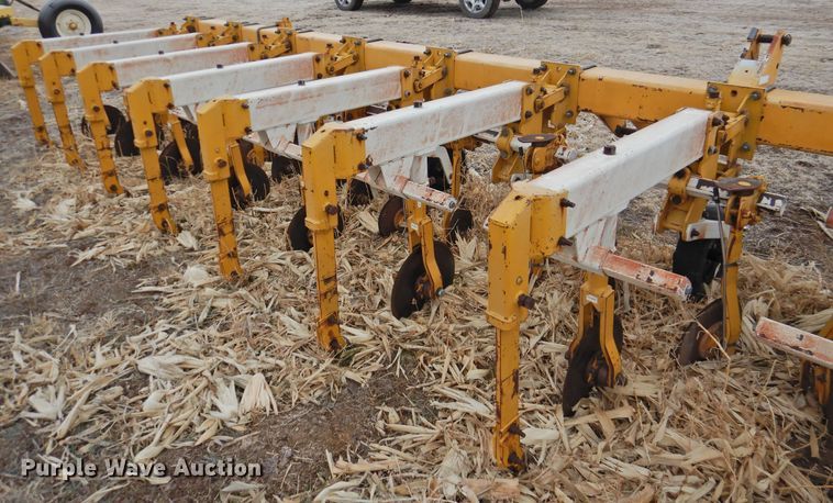 image for item HN9081 Buffalo 6300  row crop cultivator