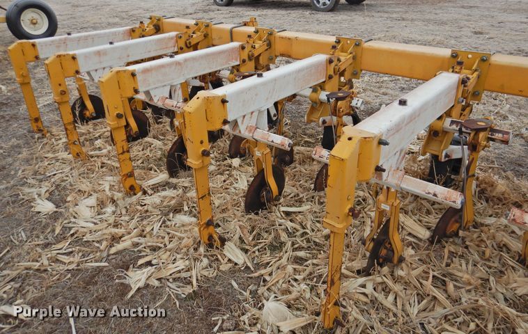 image for item HN9081 Buffalo 6300  row crop cultivator