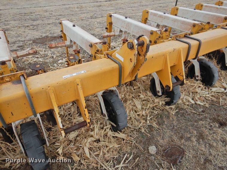 image for item HN9081 Buffalo 6300  row crop cultivator