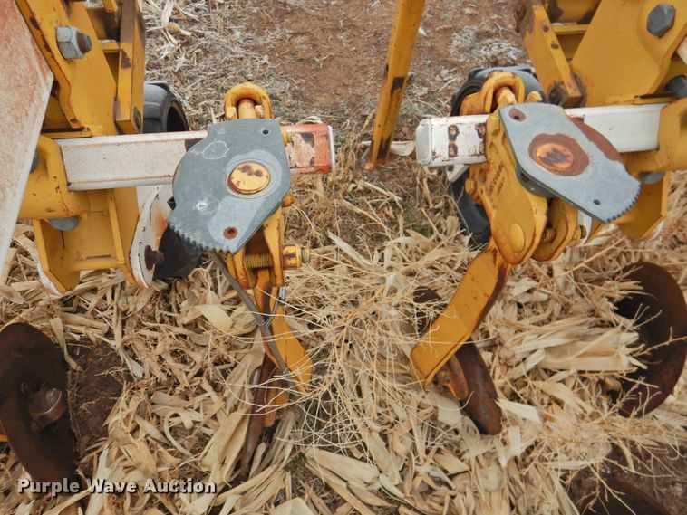 image for item HN9081 Buffalo 6300  row crop cultivator