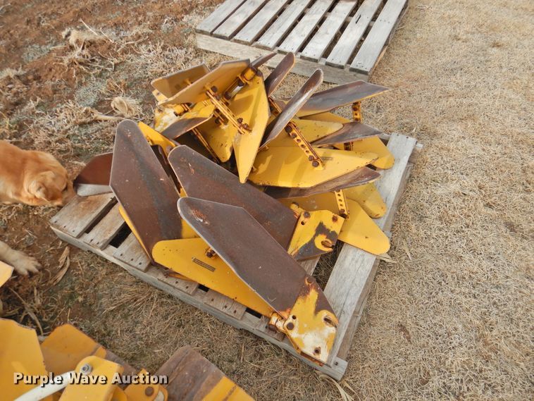 image for item HN9081 Buffalo 6300  row crop cultivator