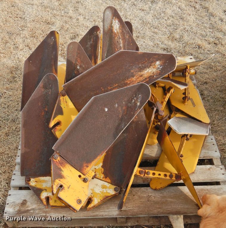 image for item HN9081 Buffalo 6300  row crop cultivator