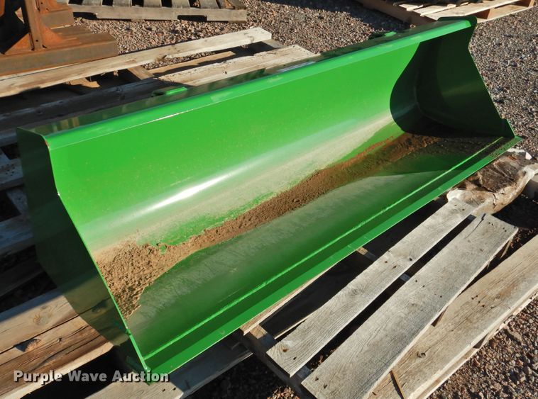 image for item HN9083 John Deere 74"W bucket