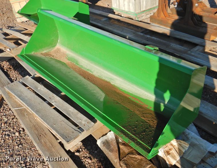 image for item HN9083 John Deere 74"W bucket