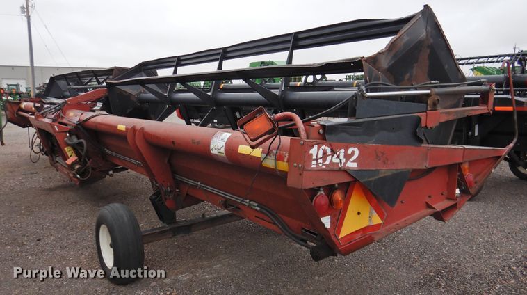 image for item HN9108 2000 Case IH 1042  draper head