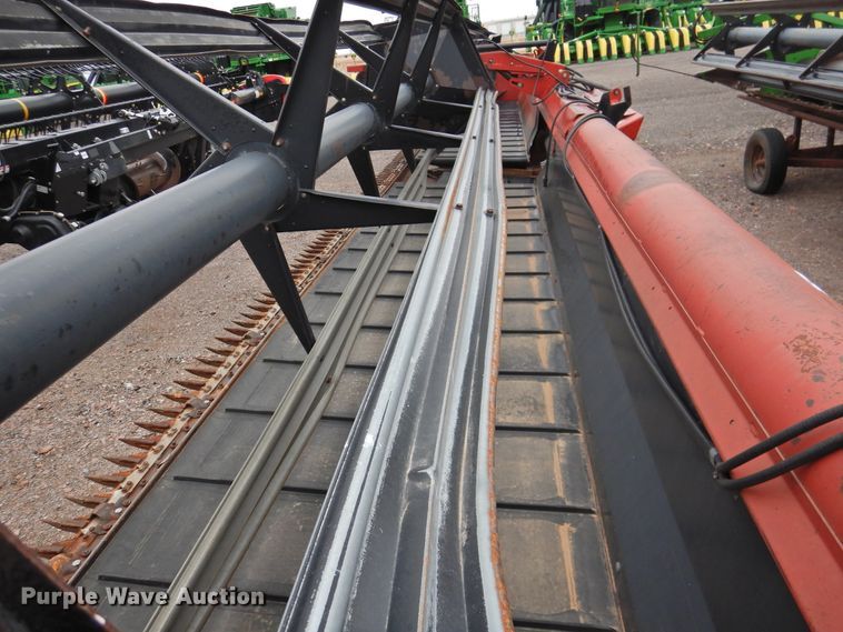 image for item HN9108 2000 Case IH 1042  draper head