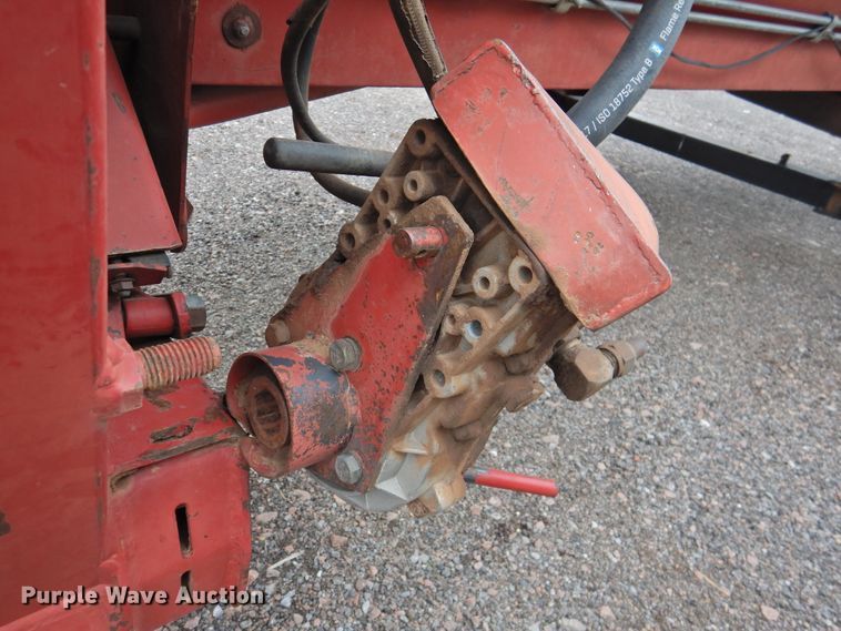 image for item HN9108 2000 Case IH 1042  draper head