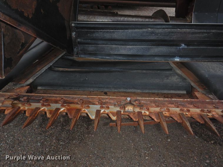 image for item HN9108 2000 Case IH 1042  draper head