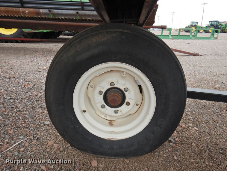 image for item HN9108 2000 Case IH 1042  draper head