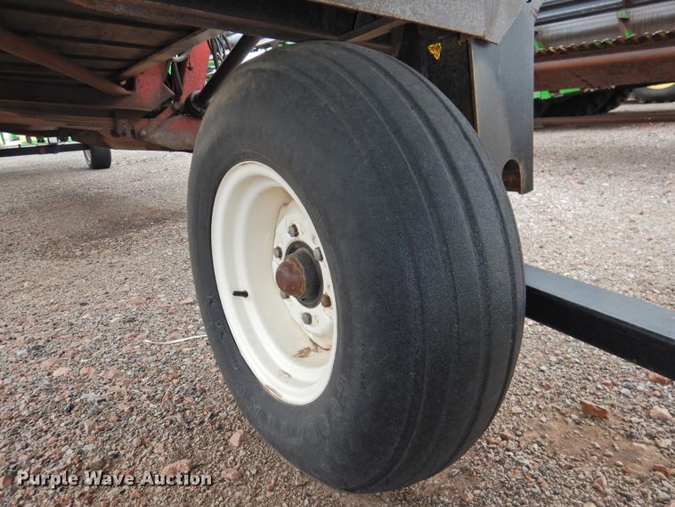 image for item HN9108 2000 Case IH 1042  draper head